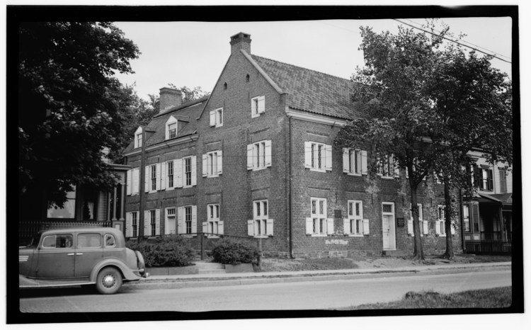 Photograph of historic house Crailo in Rensselaer, New York